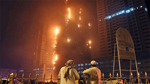 Rascacielos en llamas se derrumba en Brasil